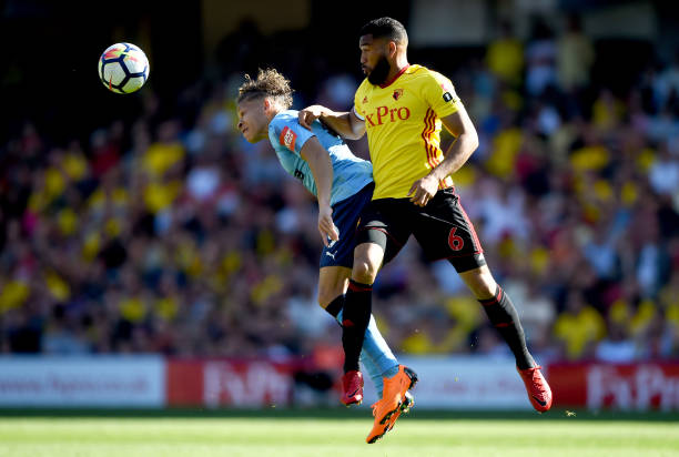 他正在通过 他正在通过